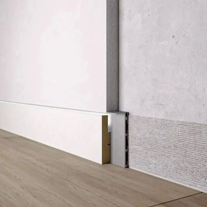 Inserție din MDF pentru benzi LED pentru o plintă ascunsă de 60×15 mm