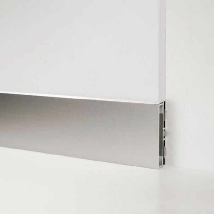 Inserție din aluminiu pentru o plintă ascunsă de 60 mm